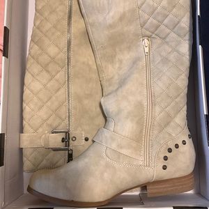 New Boots..Tag on the outer box-Never been use